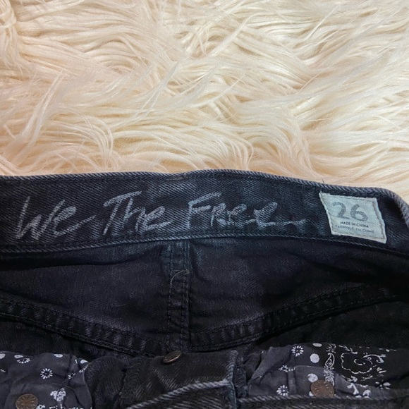 Free People Sofia Short in Black distressed - Picture 5 of 6